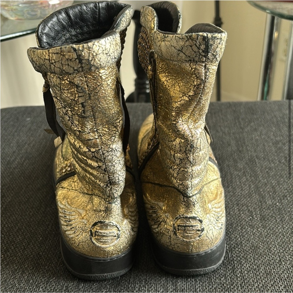 Robins jeans boots
Very rare
Fancy rhinestones
Zip up style
Made in Italy - Picture 5 of 8